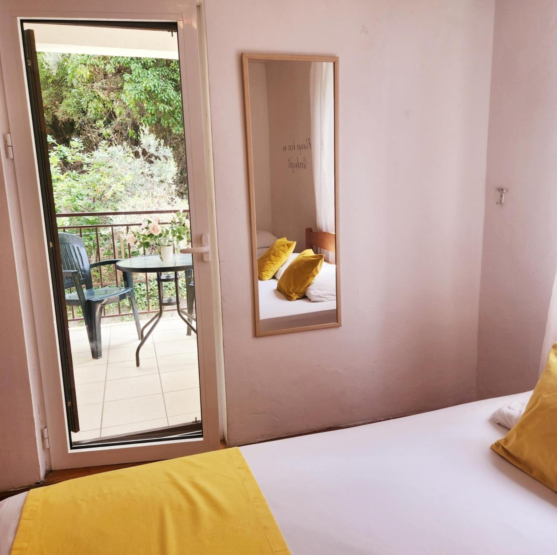 Bela Kuca Studio Apartments-Na Korak Do Mora-A Step To The Sea 拉法洛维奇 外观 照片